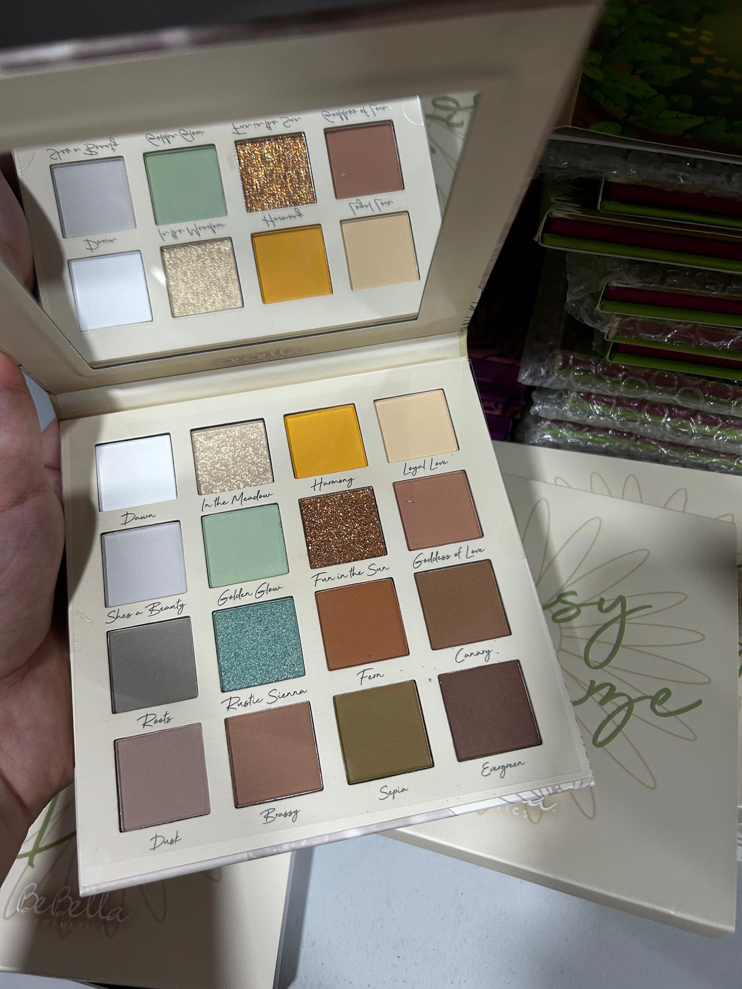 BeBella Daisy Daze Paleta De Sombras 16 Colores