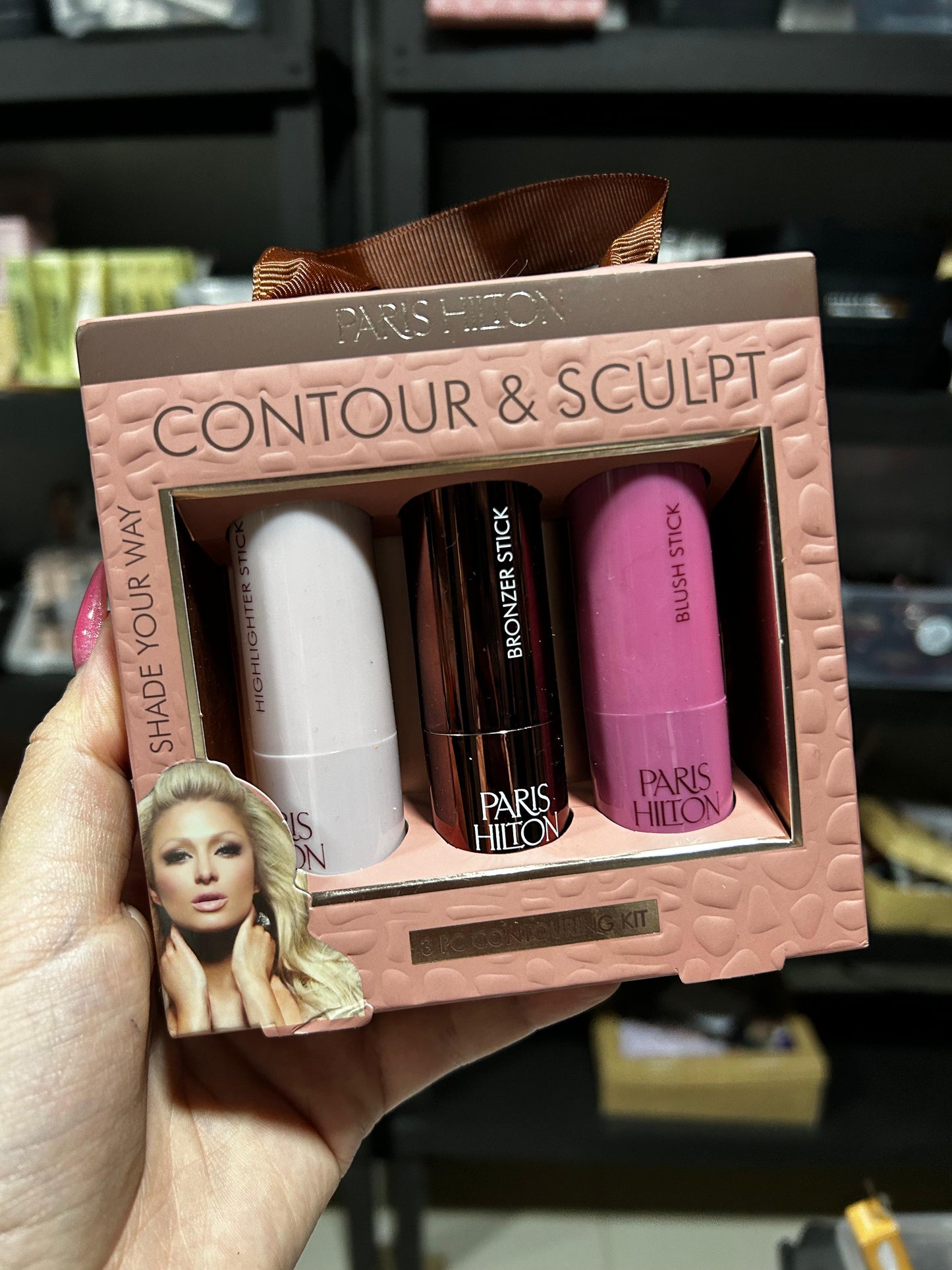 Paris Hilton Kit De Contorno 3 Piezas- Barras De Iluminador, Bronzer, y Rubor